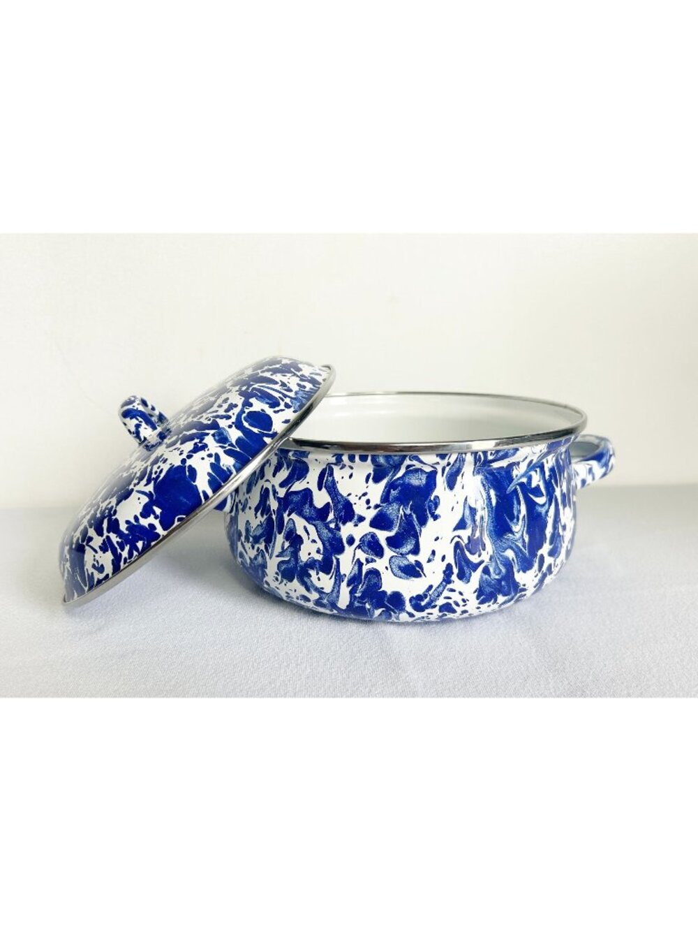 Golden Rabbit Enamelware Cobalt Blue & White 2.5qt Dutch Oven Dish/Lid